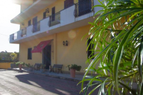 Гостиница Hotel Merlino  Авола